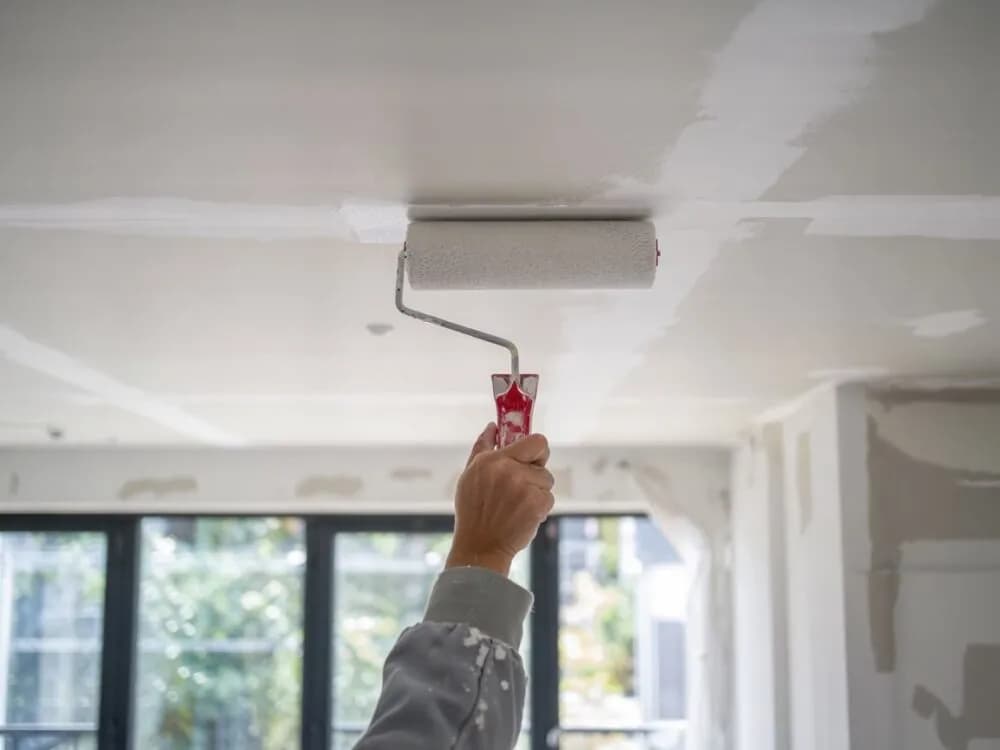 Jakim wałkiem malować sufit, aby uniknąć zacieków i plam? Jakim wałkiem malować sufit, aby uniknąć zacieków i plam?