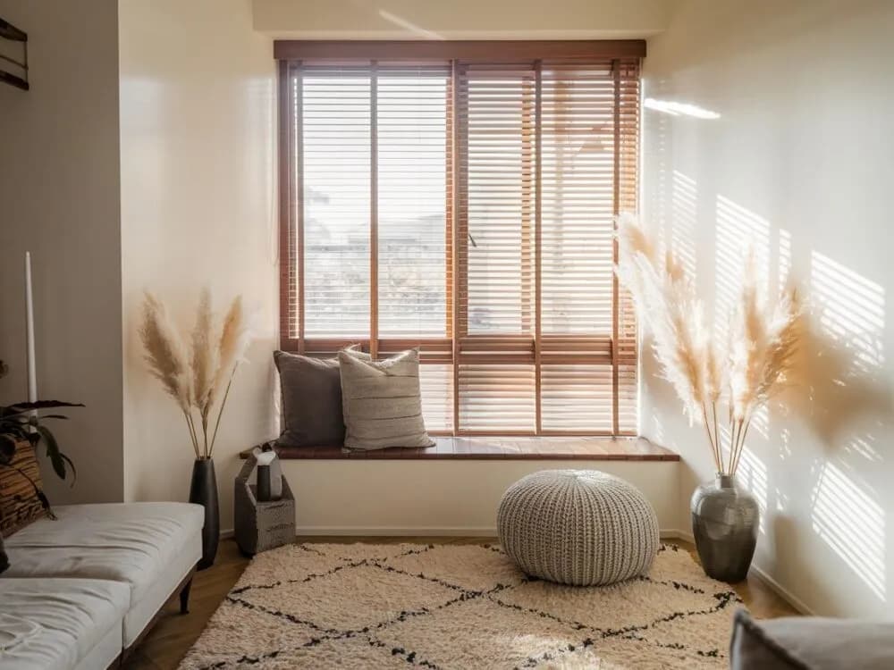 Co zamiast rolet? Odkryj wyjątkowe alternatywy dla Twojego wnętrza Co zamiast rolet? Odkryj wyjątkowe alternatywy dla Twojego wnętrza