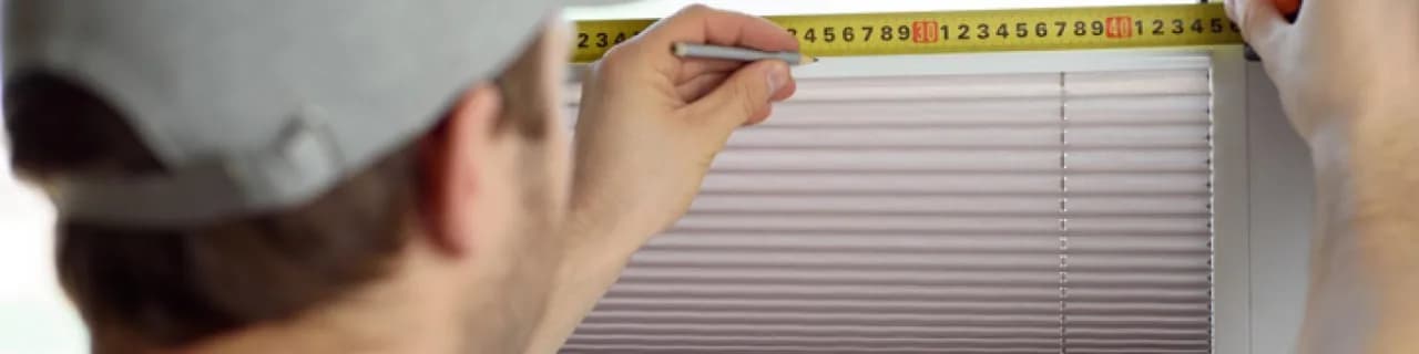 Jak zamontować roletę plisowaną - proste sposoby, które zaskoczą Jak zamontować roletę plisowaną - proste sposoby, które zaskoczą