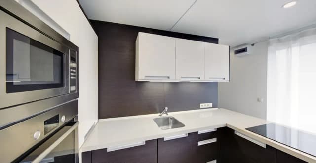 Jak zamontować listwę do mebli kuchennych - proste kroki i porady Jak zamontować listwę do mebli kuchennych - proste kroki i porady