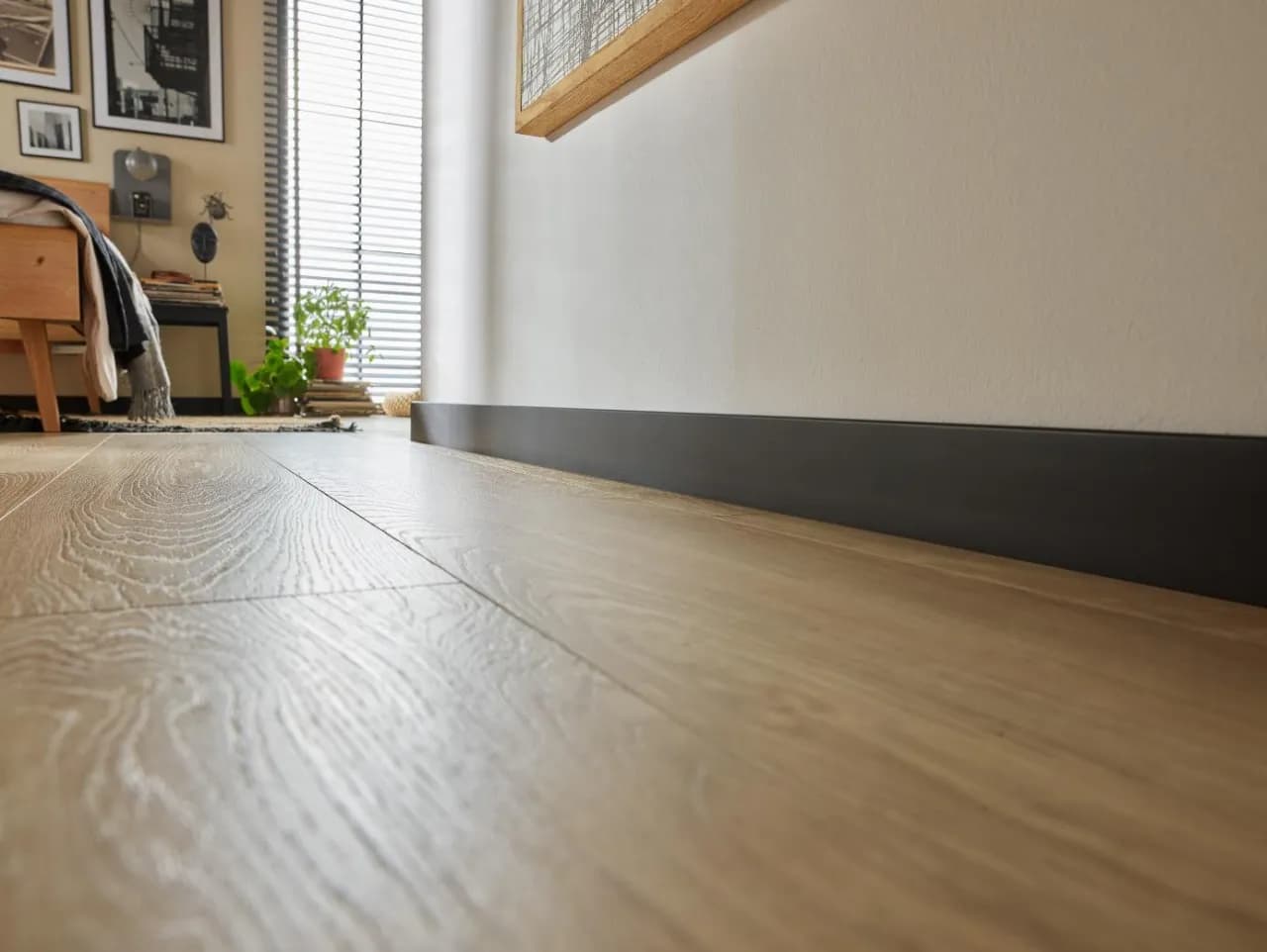 Jak montować listwy przypodłogowe - proste metody i najczęstsze błędy Jak montować listwy przypodłogowe - proste metody i najczęstsze błędy