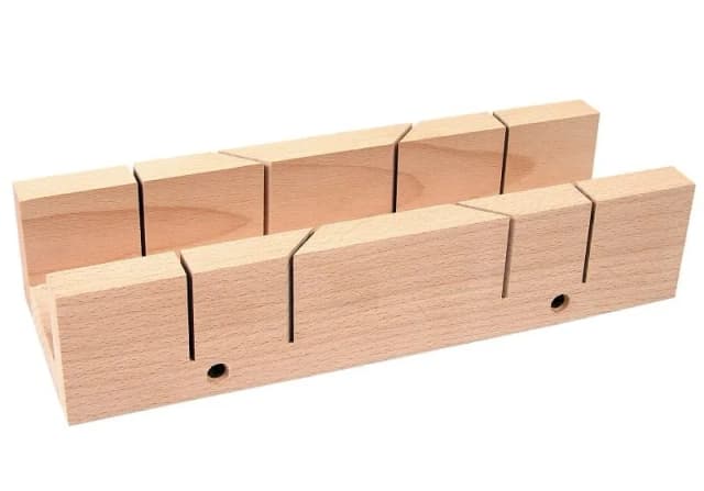 Jak dociąć listwy przypodłogowe, by uniknąć błędów i uzyskać perfekcję Jak dociąć listwy przypodłogowe, by uniknąć błędów i uzyskać perfekcję